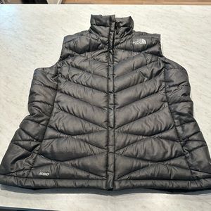 Women’s north face puffy vest